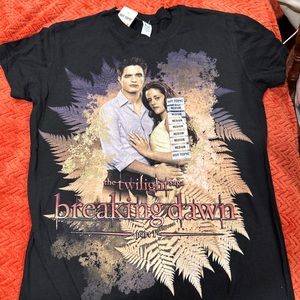 2011 Twilight Breaking dawn t shirt